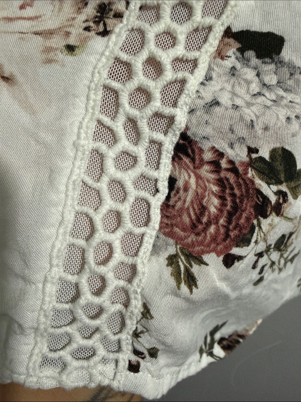 torrid White Floral Lace-Trim Peasant Blouse with Pink Roses - Picture 5 of 10